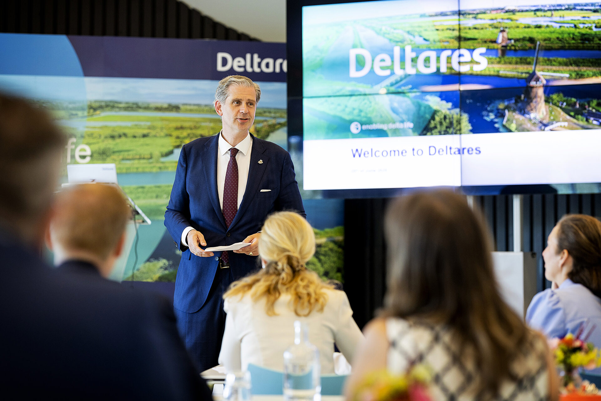Ambassadeurs bezoeken Deltares Delft