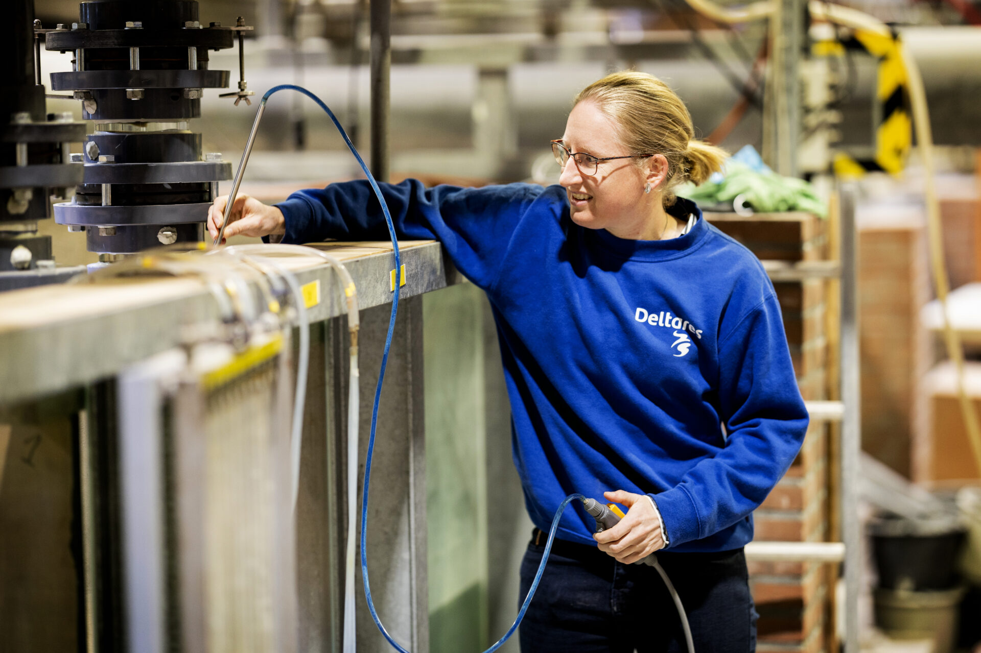 DELFT - Deltares Hydrohal onderzoeken. - FOTO GUUS SCHOONEWILLE