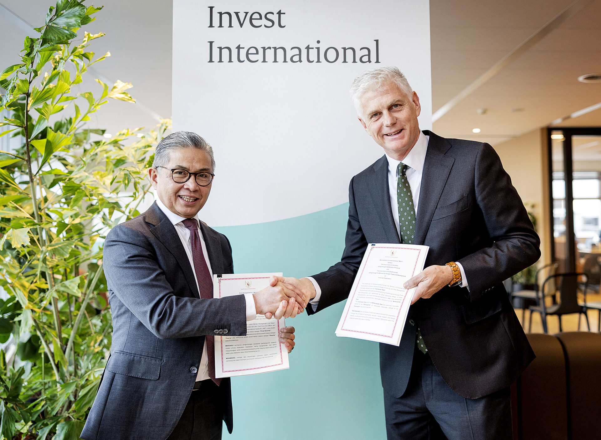 Invest International en de republiek Indonesie tekenen samwenwerkingsovereenkomst (MoU)